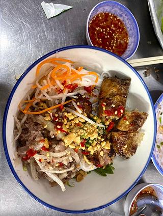 Bún thịt nướng chị Tuyền - ảnh 3 bun thit nuong chi tuyen - anh 3