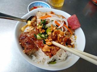 Bún thịt nướng chị Tuyền - ảnh 2 bun thit nuong chi tuyen - anh 2