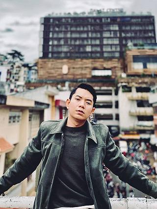 Đà Lạt đón mình bằng một chiều mây xám xịt với những cơn mưa phùn ướt vai. - ảnh 4 da lat don minh bang mot chieu may xam xit voi nhung con mua phun uot vai. - anh 4