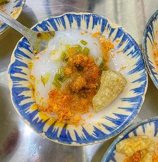 BÁNH BÈO CHUẨN VỊ HUẾ NGAY GIỮA SÀI GÒN - ảnh 1 banh beo chuan vi hue ngay giua sai gon - anh 1