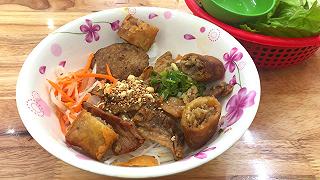 🍜 Bún Thịt Nướng với xô nước mắm khổng lồ - ảnh 2 🍜 bun thit nuong voi xo nuoc mam khong lo - anh 2