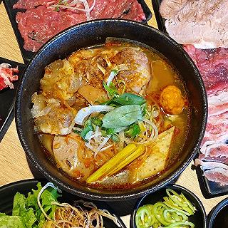 BÚN BÒ THỐ ĐÁ KHÁC VỚI BÚN BÒ TRUYỀN THÔNG NHƯ THẾ NÀO? - ảnh 1 bun bo tho da khac voi bun bo truyen thong nhu the nao? - anh 1