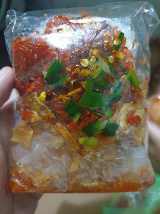 Review bánh tráng tôm cô Loan ngày bán 1000 bịch. - ảnh 3 review banh trang tom co loan ngay ban 1000 bich. - anh 3