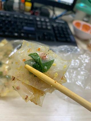 Bánh tráng tỏi ớt trộn sẵn ở Chung cư Trần Qung Diệu - ảnh 5 banh trang toi ot tron san o chung cu tran qung dieu - anh 5