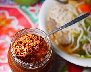 quán bún bò ẩn mình trong chợ Cao Đạt - ảnh 2 quan bun bo an minh trong cho cao dat - anh 2