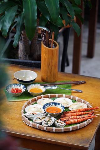 Giò heo xôi chiên cực ngon tại Quán Gỗ - ảnh 3 gio heo xoi chien cuc ngon tai quan go - anh 3