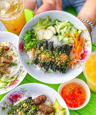 Tô bún dành cho mấy đứa thích ăn bò lá lốt, nem nướng nhưng lười cuốn cuốn chấm chấm nè =))))))) - ảnh 4 to bun danh cho may dua thich an bo la lot, nem nuong nhung luoi cuon cuon cham cham ne =))))))) - anh 4