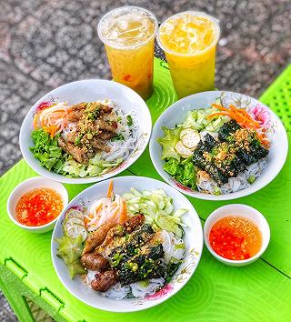 Tô bún dành cho mấy đứa thích ăn bò lá lốt, nem nướng nhưng lười cuốn cuốn chấm chấm nè =))))))) - ảnh 1 to bun danh cho may dua thich an bo la lot, nem nuong nhung luoi cuon cuon cham cham ne =))))))) - anh 1