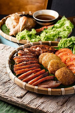 Giò heo xôi chiên cực ngon tại Quán Gỗ - ảnh 1 gio heo xoi chien cuc ngon tai quan go - anh 1