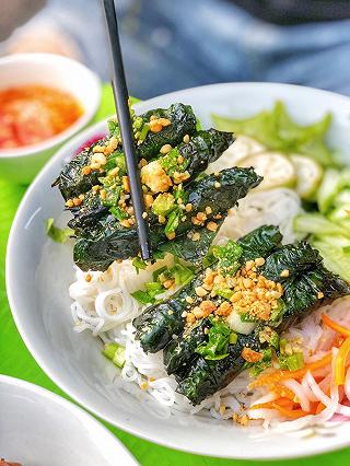Tô bún dành cho mấy đứa thích ăn bò lá lốt, nem nướng nhưng lười cuốn cuốn chấm chấm nè =))))))) - ảnh 3 to bun danh cho may dua thich an bo la lot, nem nuong nhung luoi cuon cuon cham cham ne =))))))) - anh 3