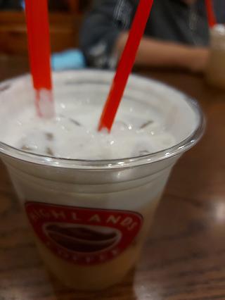 "Đến ngay highland thưởng thức trà sen vàng thơm ngất ngây" - ảnh 1 "den ngay highland thuong thuc tra sen vang thom ngat ngay" - anh 1