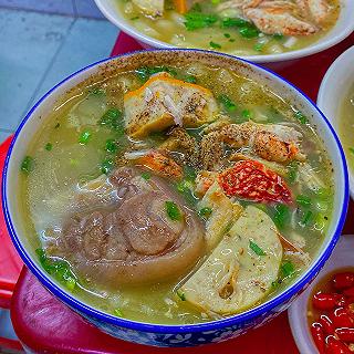 Đậm đà tô BÁNH CANH CUA BỘT XẮT chuẩn vị Huế bán 10 năm ở Bình Thạnh với hàng topping đầy đặn - ảnh 4 dam da to banh canh cua bot xat chuan vi hue ban 10 nam o binh thanh voi hang topping day dan - anh 4