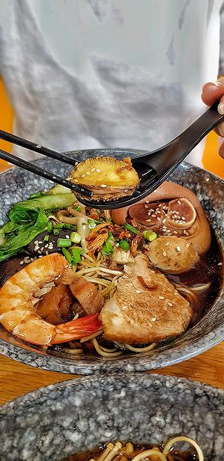LÀM TÔ MÌ STYLE "HONGKONG" GIỮA THỜI TIẾT SE SE LẠNH CỦA SÀI GÒN - ảnh 5 lam to mi style "hongkong" giua thoi tiet se se lanh cua sai gon - anh 5