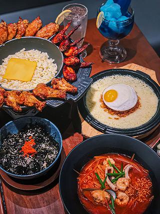 Ở NHÀ ANH ĂN MIẾNG GÀ - RA ĐƯỜNG ANH ĂN CHẢO GÀ UFO 🛸 ĐẦY CHEESE 🧀. - ảnh 6 o nha anh an mieng ga - ra duong anh an chao ga ufo 🛸 day cheese 🧀. - anh 6