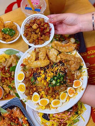 Ngon nghiện khó cai HÀNG ĂN VẶT ĐỦ MÓN có tóp mỡ trứng lòng đào tan chảy đỉnh cao - ảnh 3 ngon nghien kho cai hang an vat du mon co top mo trung long dao tan chay dinh cao - anh 3