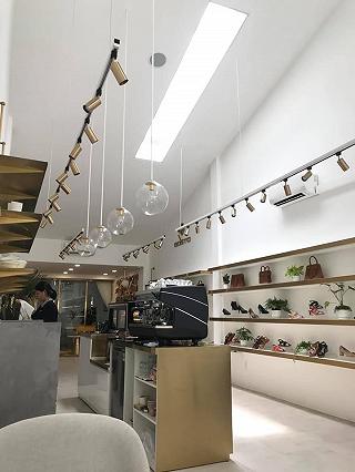 Quán cafe gác mái view phố đi bộ Nguyễn Huệ - ảnh 2 quan cafe gac mai view pho di bo nguyen hue - anh 2
