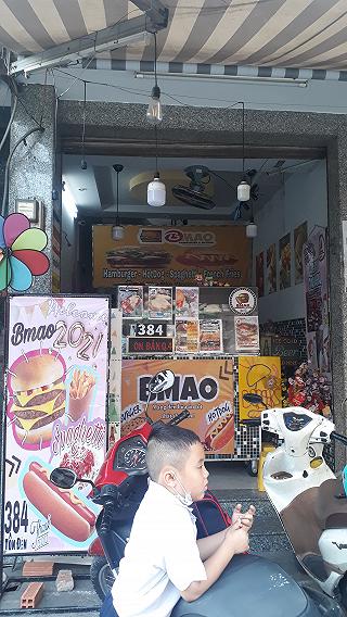 Ăn thử hamburger mà Wossi khen ngon! - ảnh 1 an thu hamburger ma wossi khen ngon! - anh 1
