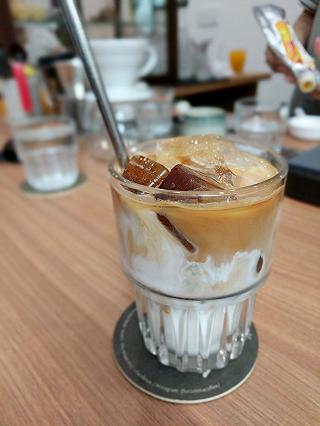 The Comma Coffee - ảnh 1 the comma coffee - anh 1