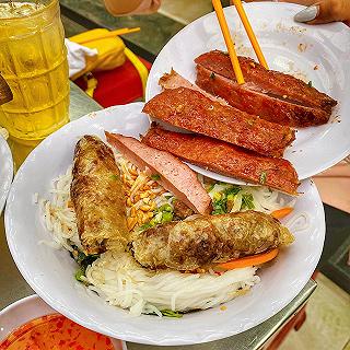 BẮT TREND BÚN NEM NƯỚNG SIÊU TO KHỔNG LỒ HIẾM CÓ KHÓ TÌM - ảnh 2 bat trend bun nem nuong sieu to khong lo hiem co kho tim - anh 2