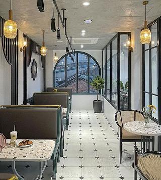 QUÁN CÀ PHÊ THEO CONCEPT TOA TÀU ĐỘC ĐÁO NGẮM TRỌN HOÀNG HÔN BÊN HỒ TÂY - ảnh 3 quán cà phê theo concept toa tàu doôc dáo ngắm troon hoàng hôn bên hồ tây - anh 3