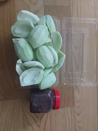 Một hộp xoài non và cả hủ mắm ruốc xào chỉ có 50k - ảnh 2 mot hop xoai non va ca hu mam ruoc xao chi co 50k - anh 2