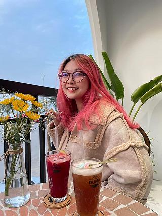 QUÁN CÀ PHÊ THEO CONCEPT TOA TÀU ĐỘC ĐÁO NGẮM TRỌN HOÀNG HÔN BÊN HỒ TÂY - ảnh 5 quán cà phê theo concept toa tàu doôc dáo ngắm troon hoàng hôn bên hồ tây - anh 5