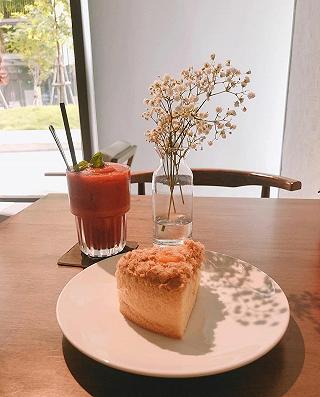 QUÁN CAFE SỐNG ẢO THẢ GA LUÔN TẠI ADOR COFFEE - ảnh 1 quan cafe song ao tha ga luon tai ador coffee - anh 1
