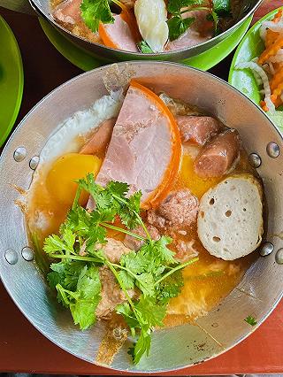 ĂN SÁNG BÁNH MÌ CHẢO SIÊU CHẤT LƯỢNG GIỮA QUẬN 1 - ảnh 1 an sang banh mi chao sieu chat luong giua quan 1 - anh 1