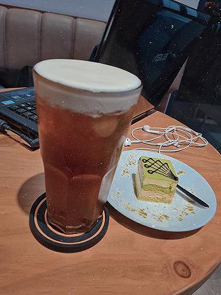 Uống 🥤 trà đen ăn bánh 🍰 trà xanh 🌱 - ảnh 1 uong 🥤 tra den an banh 🍰 tra xanh 🌱 - anh 1