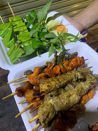 Lạc đường vô quán đồ nướng - ảnh 2 lac duong vo quan do nuong - anh 2
