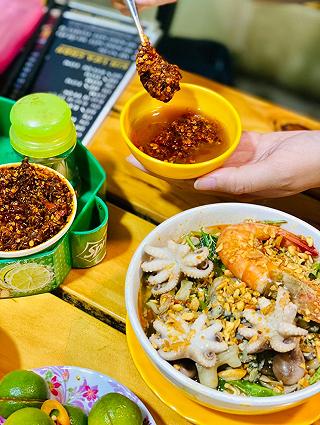 Gặp Dì Lan thưởng thức mì ốc hến siêu đỉnh, siêu chất lượng - ảnh 6 gap di lan thuong thuc mi oc hen sieu dinh, sieu chat luong - anh 6