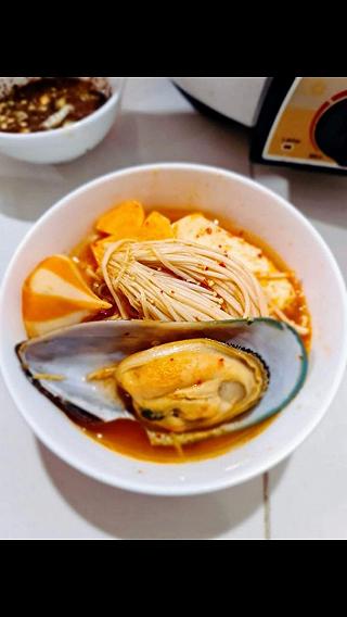 Lẩu kim chi topokki full topping - ảnh 1 lau kim chi topokki full topping - anh 1