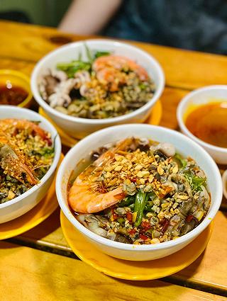 Gặp Dì Lan thưởng thức mì ốc hến siêu đỉnh, siêu chất lượng - ảnh 4 gap di lan thuong thuc mi oc hen sieu dinh, sieu chat luong - anh 4