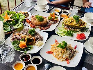 Thưởng thức các món ăn ngon cùng view ngắm sông xịn sò - ảnh 2 thuong thuc cac mon an ngon cung view ngam song xin so - anh 2