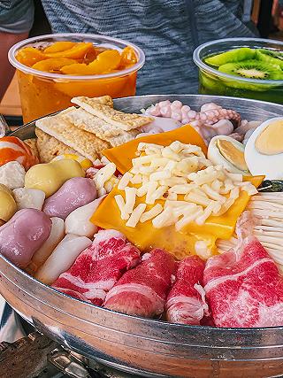 Đi ăn Xiên Nướng từ 5K - Chảo Lẩu siêu to khổng lồ và cái kết !?! - ảnh 5 di an xien nuong tu 5k - chao lau sieu to khong lo va cai ket !?! - anh 5