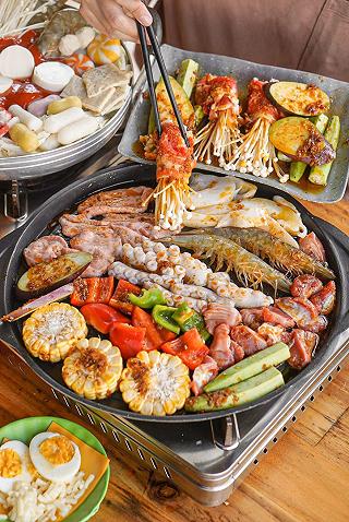 TỤ HỌP ĐÁM BẠN VỪA NƯỚNG VỪA LẨU THẢ GA GIÁ HSSV - ảnh 2 tu hop dam ban vua nuong vua lau tha ga gia hssv - anh 2