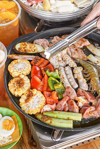 TỤ HỌP ĐÁM BẠN VỪA NƯỚNG VỪA LẨU THẢ GA GIÁ HSSV - ảnh 3 tu hop dam ban vua nuong vua lau tha ga gia hssv - anh 3