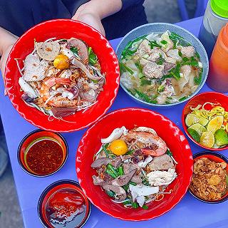 Địa điểm vàng trong làng hủ tiếu gõ chỉ 35k topping đủ loại ăn một lần là ghé quài quài - ảnh 1 dia diem vang trong lang hu tieu go chi 35k topping du loai an mot lan la ghe quai quai - anh 1