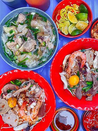 Địa điểm vàng trong làng hủ tiếu gõ chỉ 35k topping đủ loại ăn một lần là ghé quài quài - ảnh 3 dia diem vang trong lang hu tieu go chi 35k topping du loai an mot lan la ghe quai quai - anh 3