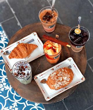 CÓ MỘT QUÁN CAFE ĐẬM CHẤT MỸ THUẬT GIỮA LÒNG SÀI GÒN - ảnh 2 co mot quan cafe dam chat my thuat giua long sai gon - anh 2