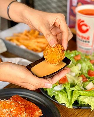 TIN HOT!. 3 người đi ăn gà Otoke chỉ 169k còn được TẶNG thêm phần khoai tây lắc - ảnh 4 tin hot!. 3 nguoi di an ga otoke chi 169k con duoc tang them phan khoai tay lac - anh 4