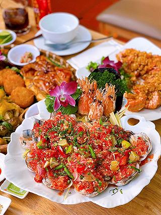 Đỉnh cao nhà hàng gia đình với vô số món ngon từ món nướng đến hải sản tươi rói, chế biến hấp dẫn, siêu bắt mắt - ảnh 2 dinh cao nha hang gia dinh voi vo so mon ngon tu mon nuong den hai san tuoi roi, che bien hap dan, sieu bat mat - anh 2