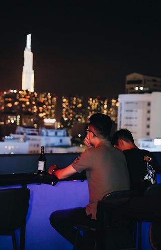 Quán bar ngoài trời rất chill - ảnh 1 quan bar ngoai troi rat chill - anh 1