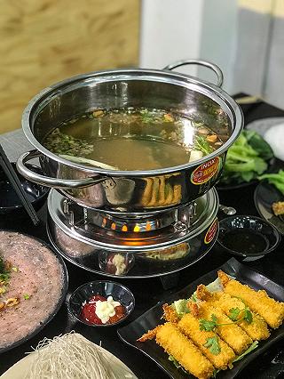 TIỆM ĂN BÀ NGOẠI GÂY THƯƠNG NHỚ VỚI MÓN LẨU CHẢ CÁ THÁC LÁC ĐẬM ĐÀ. - ảnh 6 tiem an ba ngoai gay thuong nho voi mon lau cha ca thac lac dam da. - anh 6