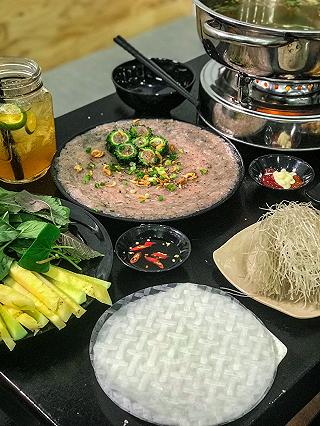 TIỆM ĂN BÀ NGOẠI GÂY THƯƠNG NHỚ VỚI MÓN LẨU CHẢ CÁ THÁC LÁC ĐẬM ĐÀ. - ảnh 4 tiem an ba ngoai gay thuong nho voi mon lau cha ca thac lac dam da. - anh 4