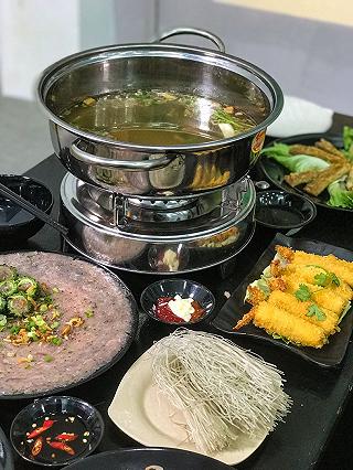 TIỆM ĂN BÀ NGOẠI GÂY THƯƠNG NHỚ VỚI MÓN LẨU CHẢ CÁ THÁC LÁC ĐẬM ĐÀ. - ảnh 5 tiem an ba ngoai gay thuong nho voi mon lau cha ca thac lac dam da. - anh 5