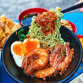 Độc lạ MÌ XANH TRỘN TÔM TRỨNG LÒNG ĐÀO với quá chời tốp mỡ 🤤 - ảnh 2 doc la mi xanh tron tom trung long dao voi qua choi top mo 🤤 - anh 2