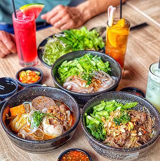 Trưa nay ăn gì???? Ăn bún Bò có cục giò size khủng và uống nước ép chỉ có 9k! - ảnh 5 trua nay an gi???? an bun bo co cuc gio size khung va uong nuoc ep chi co 9k! - anh 5