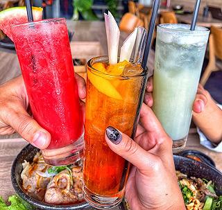 Trưa nay ăn gì???? Ăn bún Bò có cục giò size khủng và uống nước ép chỉ có 9k! - ảnh 4 trua nay an gi???? an bun bo co cuc gio size khung va uong nuoc ep chi co 9k! - anh 4