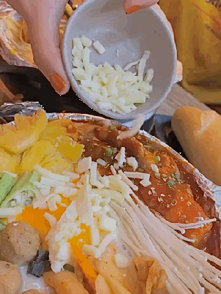 Bò Mlem Mlemm chỉ cần đi theooo em 🥩 - ảnh 1 bo mlem mlemm chi can di theooo em 🥩 - anh 1